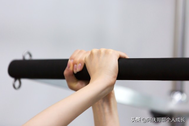 为什么普通人越忙越穷？因为他们正在使用最糟糕的杠杆！